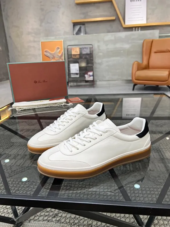 Factory price: 440💰Loro men's shoes💰iana top purchasing agent🇮🇹 men's shoes💰 The popular casual sneakers counter of the popular street man has new products at the same time. The uppers are made of cowhide fabric imported from Italy. The high-quality splicing technology has a classic and generous layout with a masculine temperament. Soft and comfortable cowhide lining. The soles: the original soles are specially provided by the original factory. The exclusive molded soles are super comfortable. The original factory follows the order. 🔍🔍High quality. You can enter and exit the counter at will. Welcome to compare. The code number is 38-44, customized 45